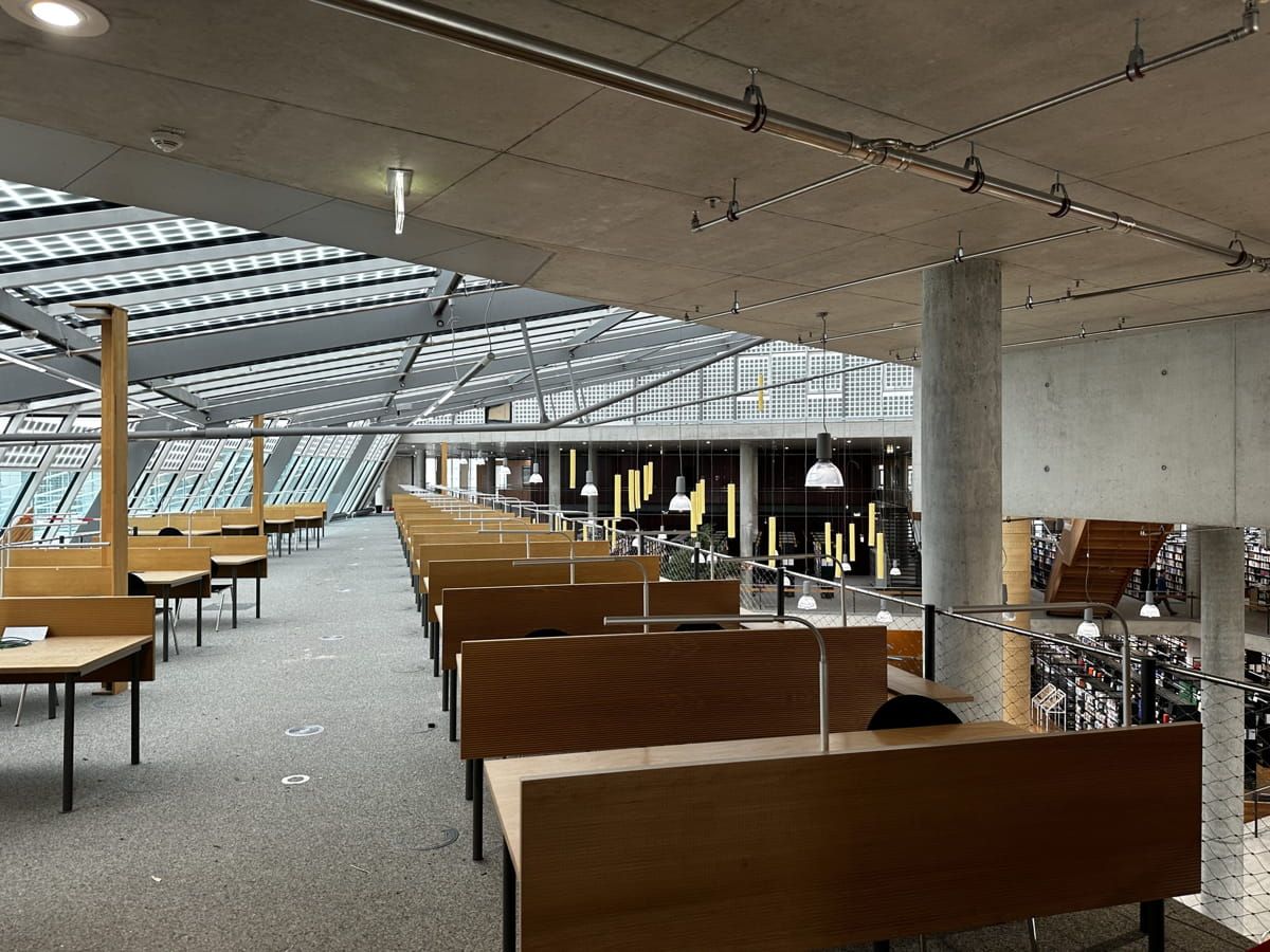 Fachada y Lucernario instalados en la Universidad Otto von Guericke fabricado con vidrio fotovoltaico de tecnología de silicio cristalino de Onyx Solar