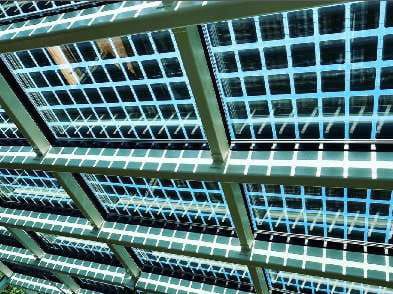 Detalles interiores lucernario Centro de Bienestar Cascada construido con vidrio fotovoltaico de silicio cristalino fabricado por Onyx Solar