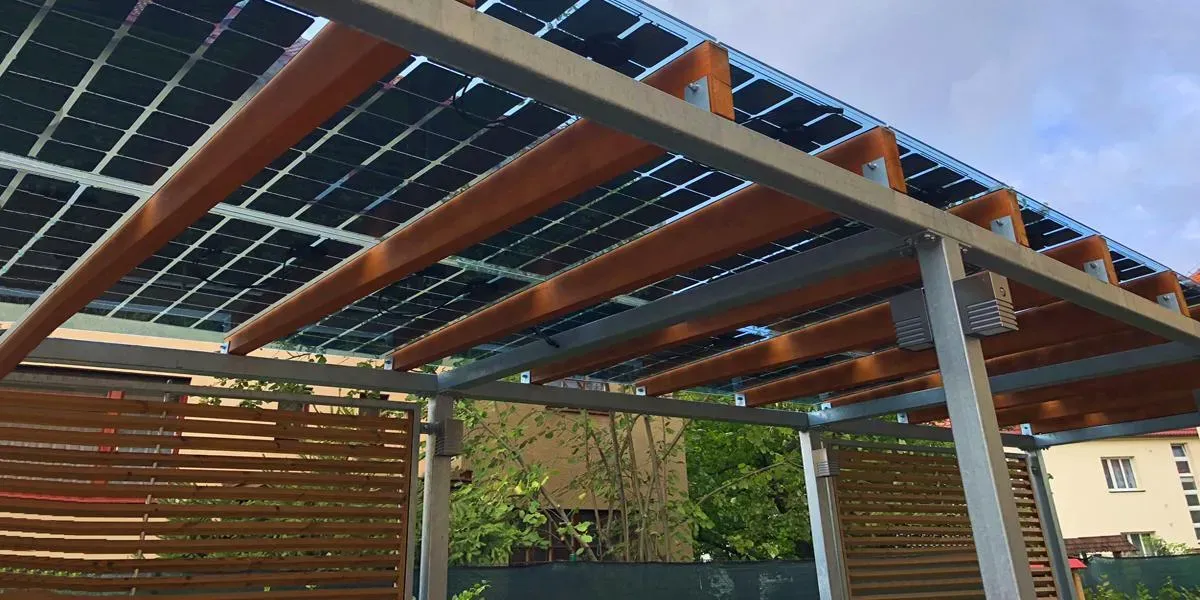 Detalles pérgola Residencia Privada construida con vidrio fotovoltaico de silicio cristalino fabricado por Onyx Solar