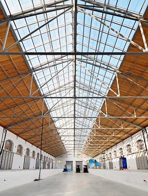 Lucernario instalado en el edifico de las antiguas Aduanas de Essen fabricado con vidrio fotovoltaico con tecnología de silicio amorfo de Onyx Solar