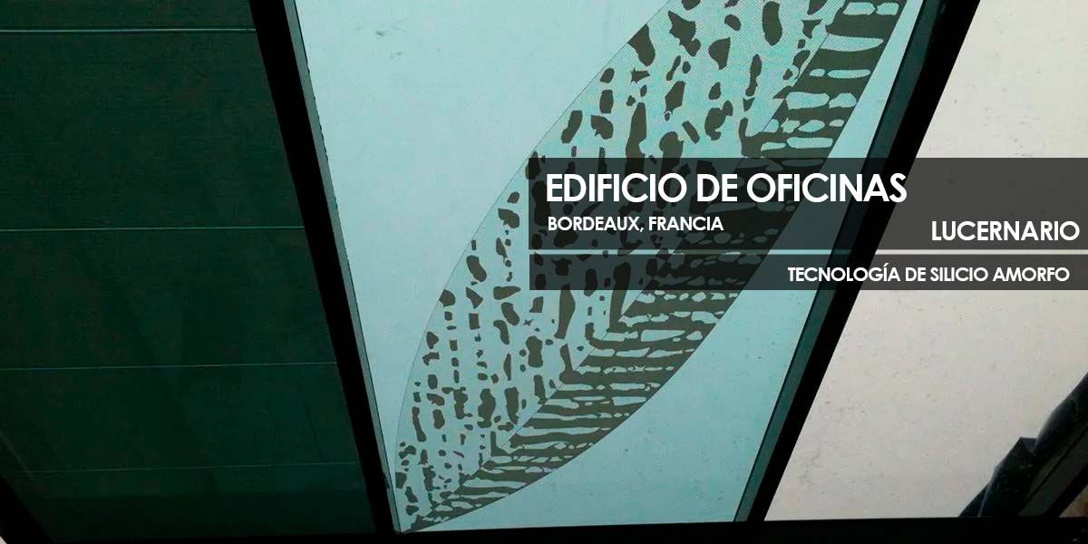 Lucernario del Edificio de Oficinas construido con vidrio fotovoltaico de silicio amorfo fabricado por Onyx Solar