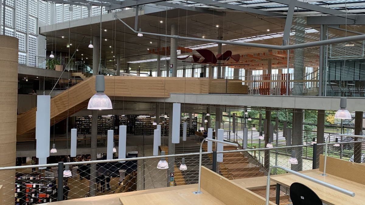 Fachada y Lucernario instalados en la Universidad Otto von Guericke fabricado con vidrio fotovoltaico de tecnología de silicio cristalino de Onyx Solar