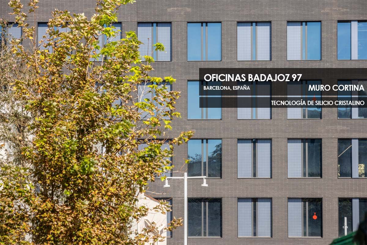 Muro cortina instalado en las Oficinas Badajoz 97 integrando vidrio fotovoltaico de silicio cristalino fabricado por Onyx Solar