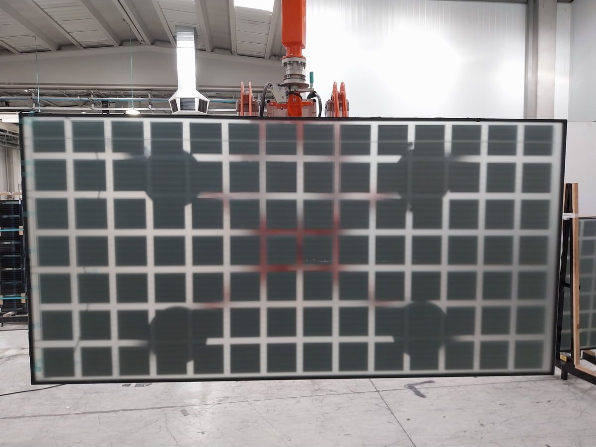 Vidrio fotovoltaico de silicio cristalino proporcionado por Onyx Solar para Ancona Court