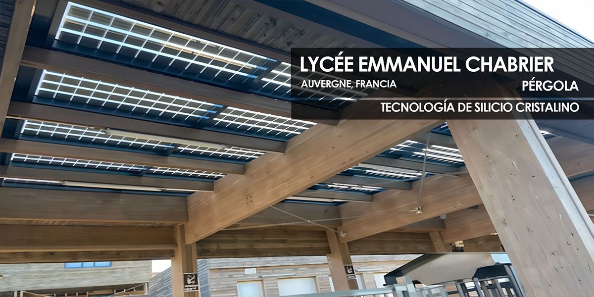 Pérgola cristalina del Liceo Emmanuel Chabrier de Onyx Solar.