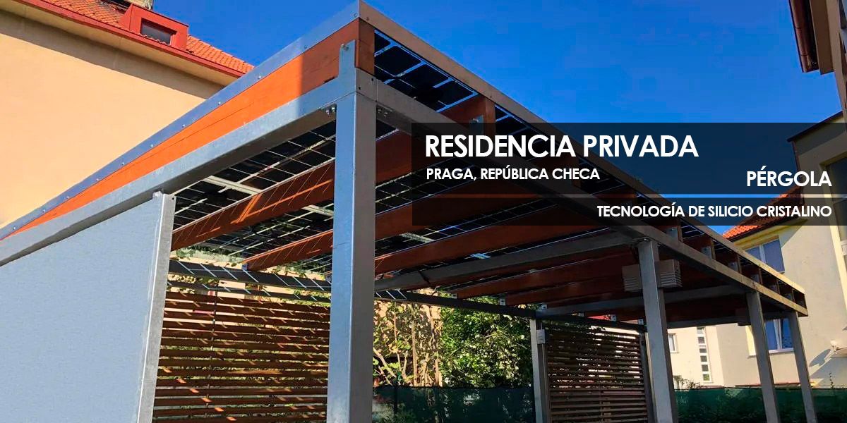 Pérgola Residencia Privada construida con vidrio fotovoltaico de silicio cristalino fabricado por Onyx Solar