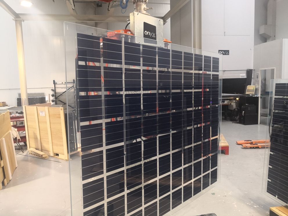 Vidrio Fotovoltaico de Silicio Cristalino Transparente fabricado por Onyx Solar