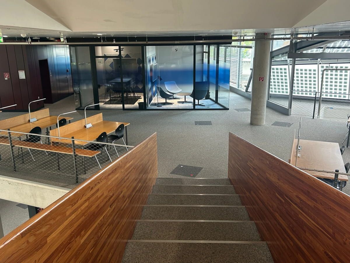 Fachada y Lucernario instalados en la Universidad Otto von Guericke fabricado con vidrio fotovoltaico de tecnología de silicio cristalino de Onyx Solar