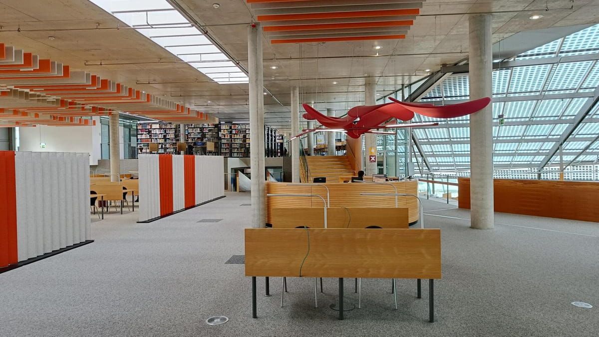 Fachada y Lucernario instalados en la Universidad Otto von Guericke fabricado con vidrio fotovoltaico de tecnología de silicio cristalino de Onyx Solar